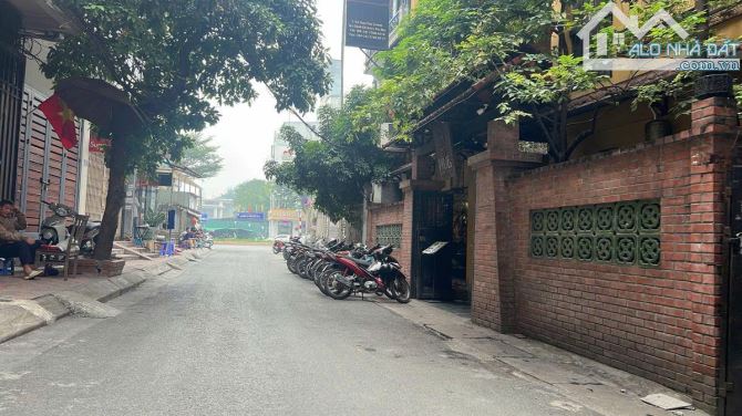 Cơ hội vàng: Nhà phố Đào Tấn - Thiên đường kinh doanh mặt tiền 11m, ngõ ô tô tránh, 86 tỷ