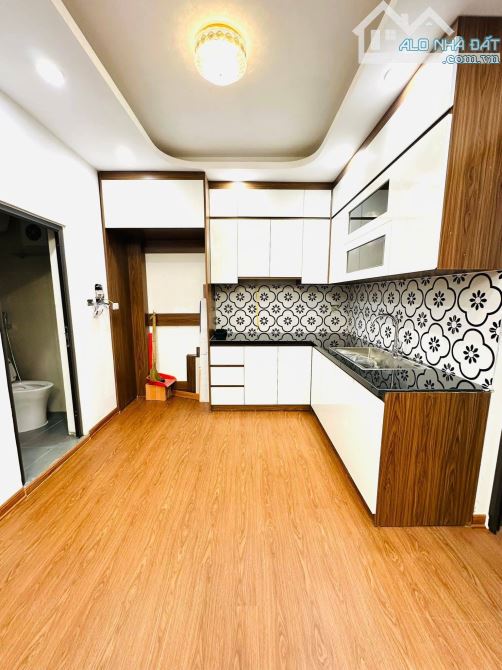 Bán Căn Chung Cư Mi Ni Đường Láng, Đống Đa 70m, tầng 1, giá 3.25 tỷ.