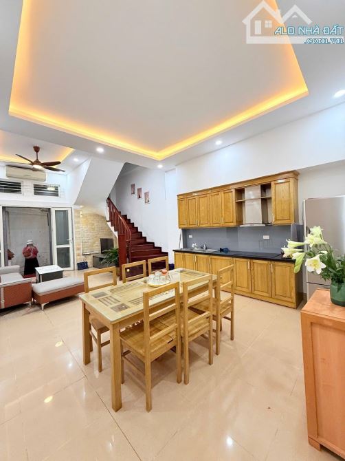 Nhà Đẹp Gần Ô TÔ, Hồng Hà, Hoàn Kiếm 40m, 4 tầng, mt 4.7m, giá 12.4 tỷ.