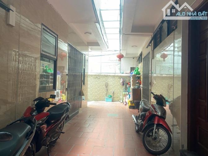 HOÀNG HOA THÁM 7,5 TỶ 30m 5 TẦNG Ở NGAY GẦN PHỐ