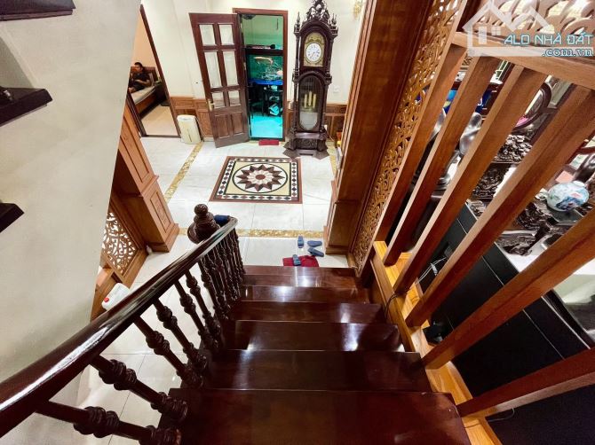 BÁN BIỆT THỰ KĐT TÂY NAM LINH ĐÀM - HOÀNG MAI - VỈA HÈ - GARA - 200M X 3.5 TẦNG - MT 10M