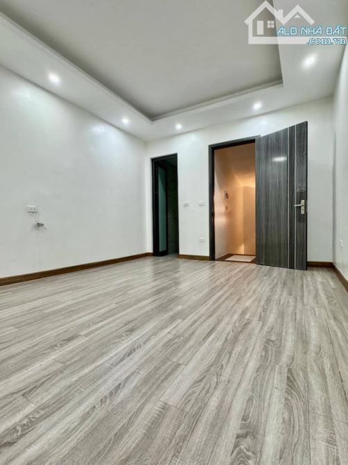 Bán nhà phố Nguyễn Văn Viên, Hai Bà Trưng: dt 30m, mt 3.7m, 5 tầng, giá 7.7 tỷ, có tl