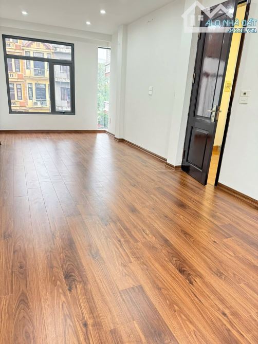 1 SIÊU PHẨM NHÀ NGỌC HỒI TRẦN THỦ ĐỘ, PHÂN LÔ Ô TÔ ĐỖ CỬA. KD.VP. 30M2. 5T.MT.5M11,7đ