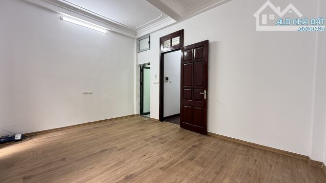 Bán nhà Linh Đàm, Hoàng Mai 35m2, nhỉnh 8 tỷ, 5 tầng, mt: 5m, sổ vuông