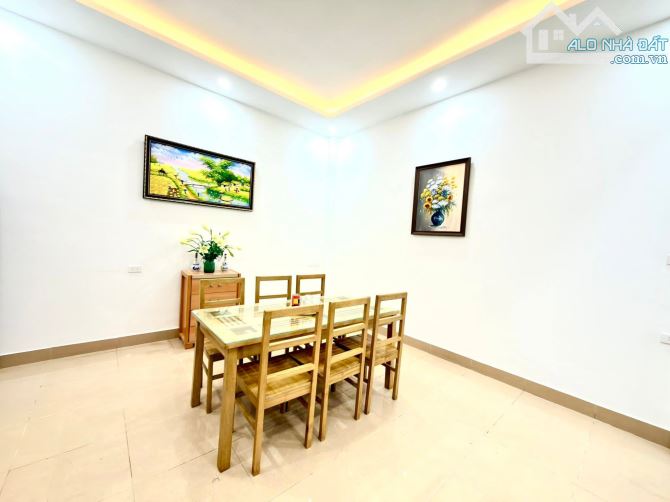 Nhà Đẹp Gần Ô TÔ, Hồng Hà, Hoàn Kiếm 40m, 4 tầng, mt 4.7m, giá 12.4 tỷ.