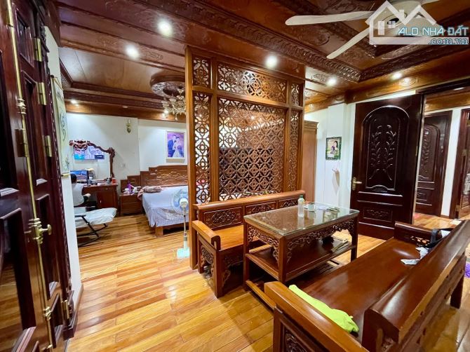 BÁN BIỆT THỰ KĐT TÂY NAM LINH ĐÀM - HOÀNG MAI - VỈA HÈ - GARA - 200M X 3.5 TẦNG - MT 10M