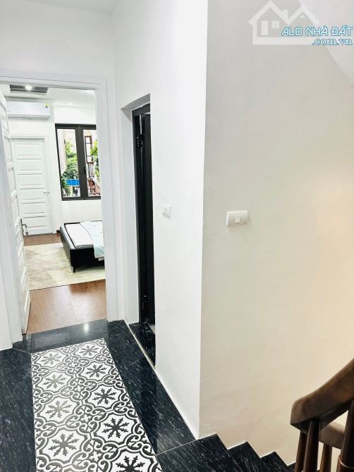 Bán nhà đường Võ Chí Công, Cầu Giấy: dt 35m 5tầng, giá 8.05 tỷ, có thương lượng TRUNG