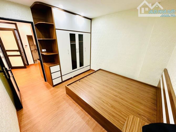 Bán Căn Chung Cư Mi Ni Đường Láng, Đống Đa 70m, tầng 1, giá 3.25 tỷ.