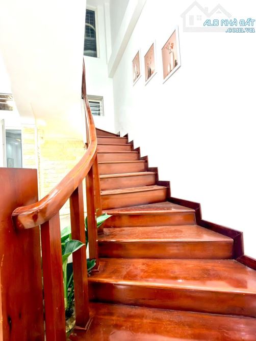 Nhà Đẹp Gần Ô TÔ, Hồng Hà, Hoàn Kiếm 40m, 4 tầng, mt 4.7m, giá 12.4 tỷ.