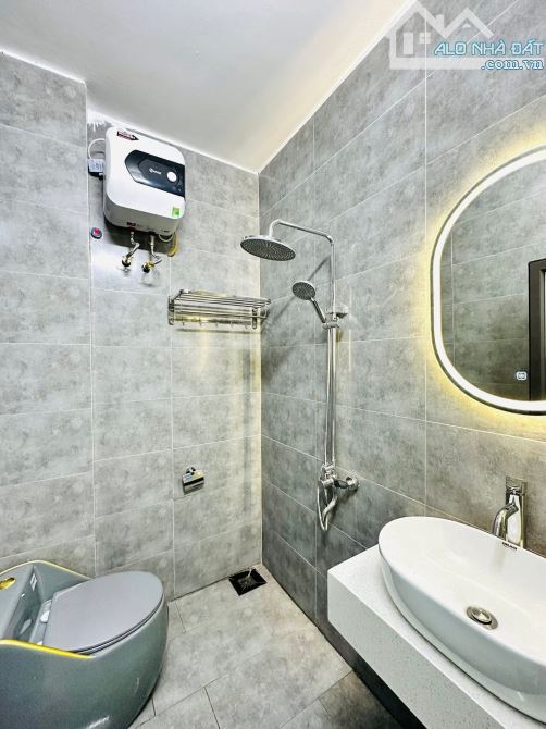 Bán nhà đường Võ Chí Công, Cầu Giấy: dt 35m 5tầng, giá 8.05 tỷ, có thương lượng TRUNG