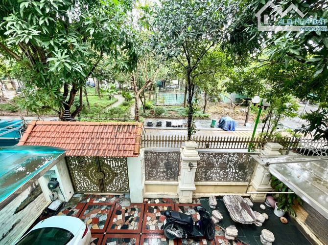 BÁN BIỆT THỰ KĐT TÂY NAM LINH ĐÀM - HOÀNG MAI - VỈA HÈ - GARA - 200M X 3.5 TẦNG - MT 10M