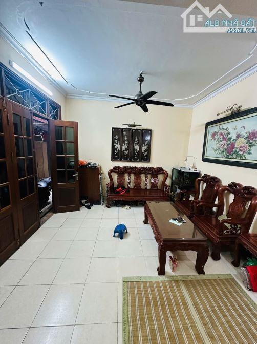 BÁN NHÀ LÔ GÓC QUỐC TỬ GIÁM- DÂN XÂY - TRUNG TÂM ĐỐNG ĐA - 100M RA VĂN MIẾU .36m- 7tỷ990