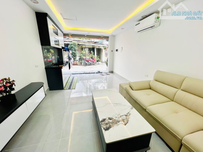 BÁN TẬP THỂ K.D,TẦNG 1 ,THUỐC LÁ , 133 NGUYỄN TRÃI, THANH XUÂN. 85M² – 2PN.4,55 TỶ