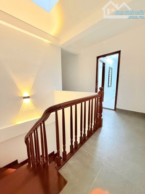 Bán nhà phố Kim Ngưu, Hai Bà Trưng: dt 39m, mt 5m, 5 tầng, giá 8.9 Tỷ, có thương lượng