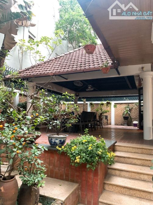 MẶT PHỐ PHÁO ĐÀI LÁNG 82m RỘNG 4m NHÀ 5 LOGOC TẦNG 32 Ty