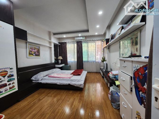 NHÀ ĐẸP - CẦU GIẤY -80M2 -5 TẦNG - 4,5M MẶT TIỀN, Ô CHỜ THANG MÁY, 2 THOÁNG, 5 PHÒNG NGỦ