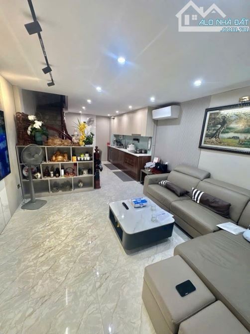 PHÂN LÔ, TRẦN QUỐC HOÀN, 45M2 - 5 TẦNG - 4M MẶT TIỀN, GARA ÔTÔ, VỈA HÈ, ÔTÔ TRÁNH, KD ĐỈNH