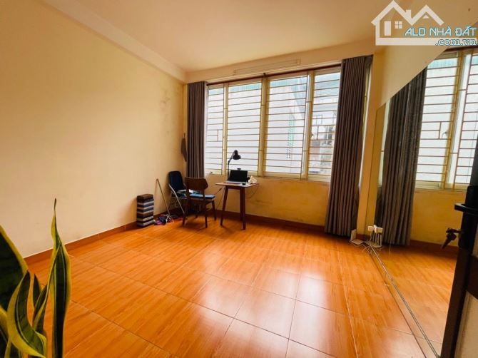 CẦN BÁN GẤP - 40m2 HỒ TÙNG MẬU  -NAM_TỪ_LIÊM . ÔTÔ ĐỖ CỬA . Giá 9tỷ - 40m2 - 4