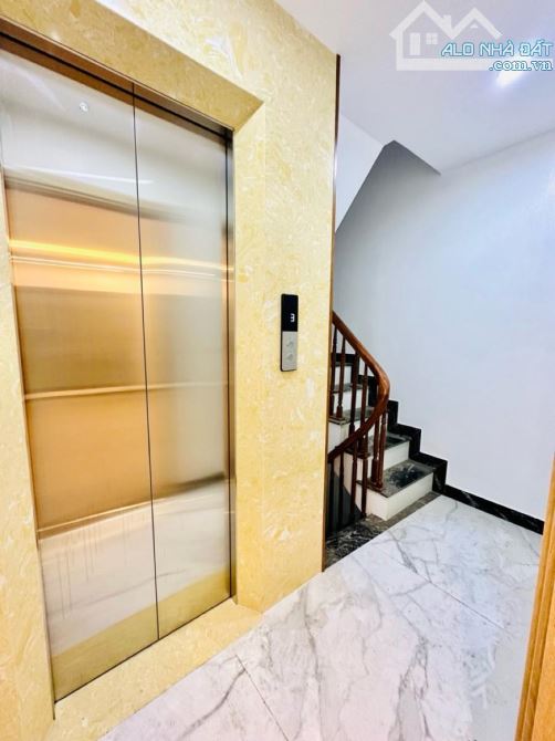 BÁN NHÀ TỨ LIÊN 8,5 TỶ 45m 5T THANG MÁY MT5m NHÀ MỚI Ở NGAY NGÕ TO GẦN Ô TÔ TRÁNH CÓ TL