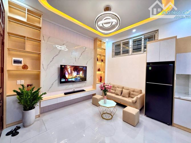 BÁN NHÀ THỊNH QUANG 7,5 TỶ 40m 5T MT4m NHÀ MỚI Ở NGAY NGÕ TO GẦN PHỐ Ô TÔ TRÁNH CÓ TL