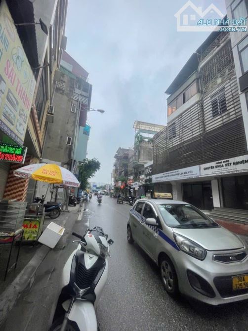 NHÀ VỈA HÈ TO NHƯ ĐỐI DIỆN CC NAM ĐÔ 5 TẦNG – 80M² – THANG MÁY – Ô TÔ TRÁNH 26