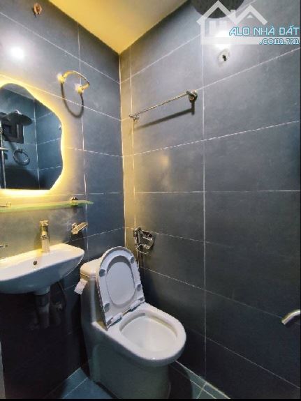 BÁN NHÀ CHỢ KHÂM THIÊN , DT 34M², 4 TẦNG, DÂN XÂY, GẦN Ô TÔ, CHỦ CẦN BÁN GẤP