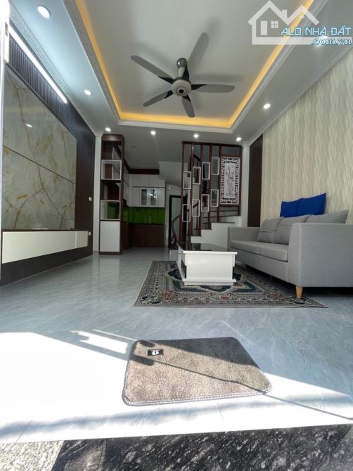 Bán nhà Nguyễn Khoái 35m², 5 tầng mới, full nội thất, ngõ thông 3 gác phi giá 6,5 tỷ