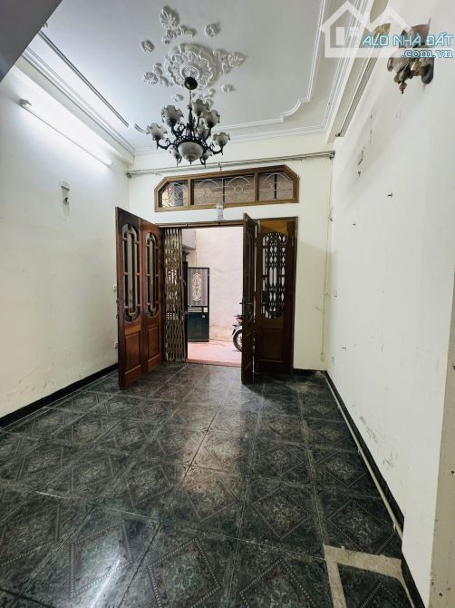 Bán nhà cực phẩm Thái Thịnh, Đống Đa - ngõ thông rộng sáng - 43m2 chỉ nhỉnh 10 tỷ - có 102