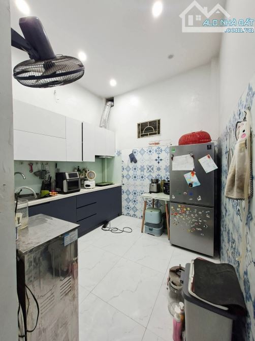 CẦU GIẤY - MẶT NGÕ THÔNG KINH DOANH - 40m2 CHỈ 9.6 TỶ - GIÁ RẺ NHẤT THỊ TRƯỜNG