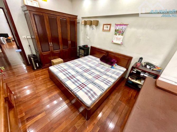 bán nhà 381 NGUYỄN KHANG, 40m2 x5T, NGÕ CỰC THOÁNG, cách Ô TÔ TRÁNH 10M