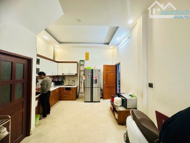 Bán nhà YÊN HÒA - HOA BẰNG, DÂN XÂY, 40m2 x5T, view thoáng, ngõ thoáng, HƠN 12 TỶ