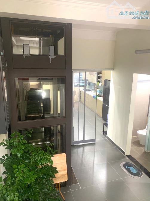 Bán nhà mặt phố Võ Chí Công 100m², 5 tầng, vỉa hè rộng, kinh doanh đỉnh, giá 48