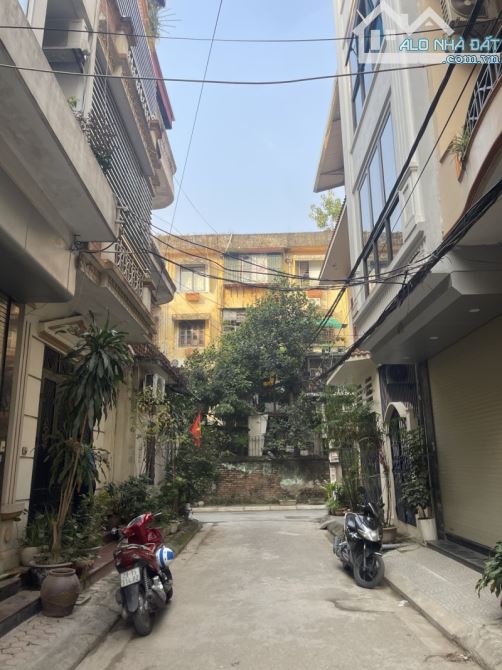 HOÀNG QUỐC VIỆT – 2 THOÁNG – PHÂN LÔ VỈA HÈ – Ô TÔ ĐỖ TRÁNH – KINH DOANH ĐA DẠNG