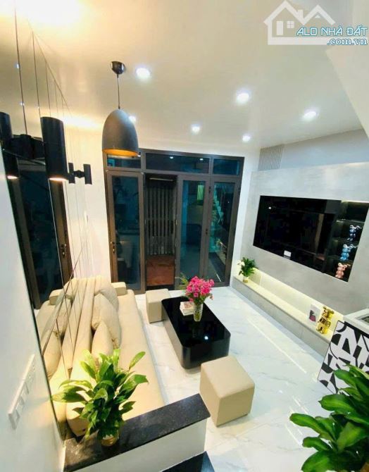 Bán Nhà Đường Láng, Đống Đa 16/25m, 4 tầng, mt 3.3m, giá 5.6 tỷ.