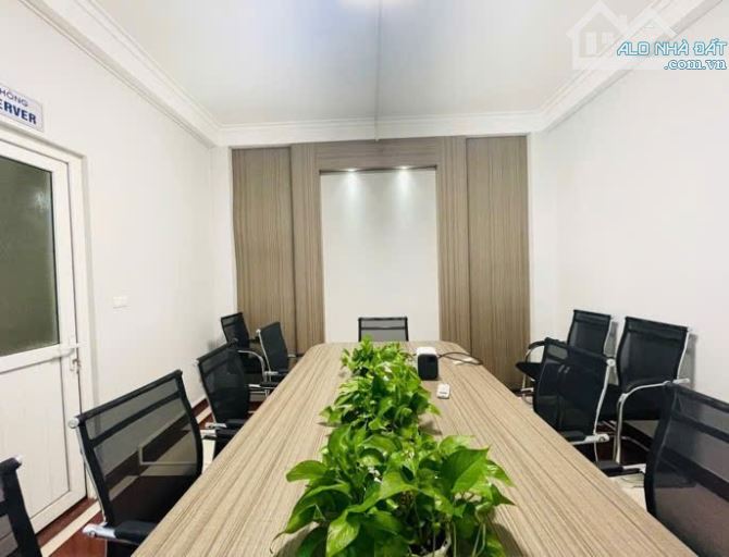 BÁN NHÀ HOÀNG QUỐC VIỆT 70m2 × 4T. 2 Ô TÔ TRÁNH ĐỖ TRƯỚC NHÀ + GARA Ô TÔ - VIEW CỰC THOÁNG