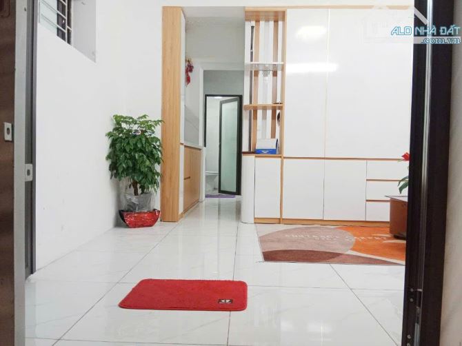 Bán Nhà Tôn Đức Thắng, Đống Đa 16/40m, tầng 1, giá 3.2 tỷ.