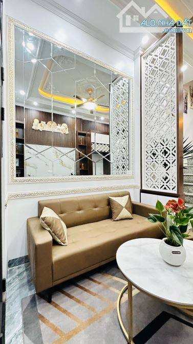 BÁN NHÀ XÂY MỚI 5 TẦNG – PHỐ VÂN ĐỒN – GẦN MẶT PHỐ