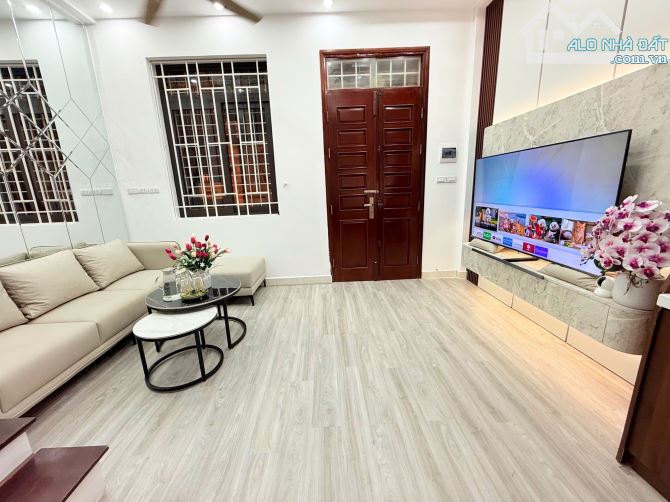 BÁN NHÀ XÂY MỚI 5 TẦNG – PHỐ VÕ CHÍ CÔNG – GẦN MẶT PHỐ