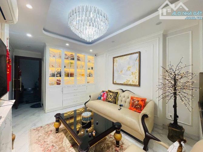 16 tỷ - Nhà phố Thợ Nhuộm, 36m2, 5 tầng, thang máy, MT rộng, 3 thoáng, KV hiếm