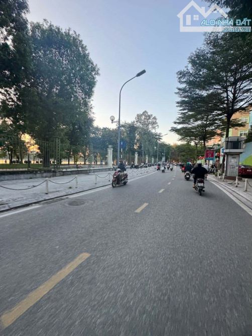 Bán nhà phố Hoàng Văn Thái 50m2, 5 tầng, MT4.2m, ô tô qua nhà , sổ đẹp 15 tỷ 9