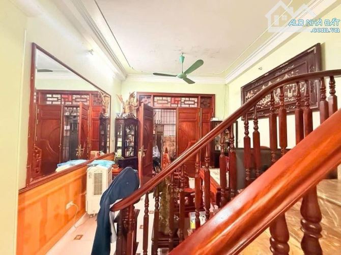 Nhà đẹp Lạc Long Quân 45m x 5T, Ngõ thông, Ô tô, Kinh doanh, Dân xây. 11 tỷ