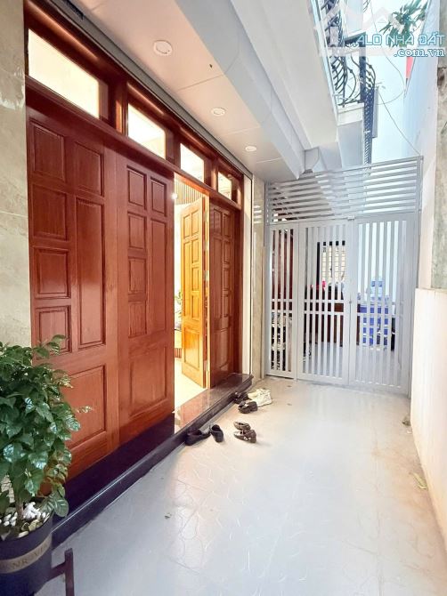 Bán nhà phố Kim Ngưu, Hai Bà Trưng: dt 39m, mt 5m, 5 tầng, giá 8.9 Tỷ, có thương lượng