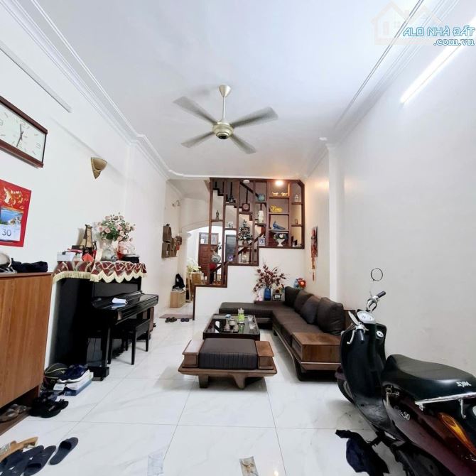 HOÀNG VĂN THÁI – NHÀ PHÂN LÔ QUÂN ĐỘI, GARA Ô TÔ, BAN CÔNG THOÁNg 50M2 5 TẦNG 16.2 TỶ