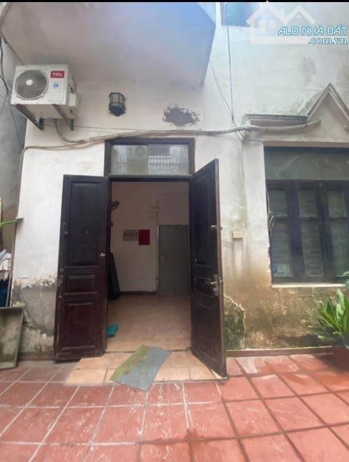 NHÀ CŨ SAU ĐH BÁCH KHOA 75M -MT 6M CÁCH 20M RA Ô TÔ