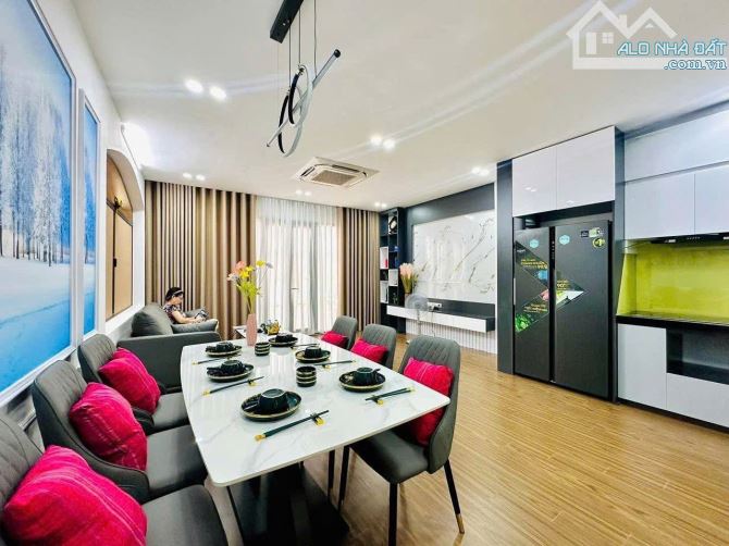 Bán Phố Vương Thừa Vũ-50m*7tầng*5.1MT-Thang máy-Gara ô tô-Gần trường, chợ. 21 tỷ