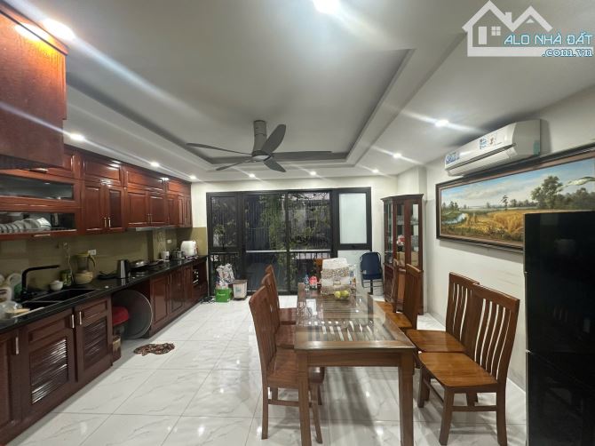 Bán Phố Cù Chính Lan-Lô góc- 89m*5tầng-Ngõ thông, 2 mặt thoáng-Gần trường, chợ. 20 tỷ