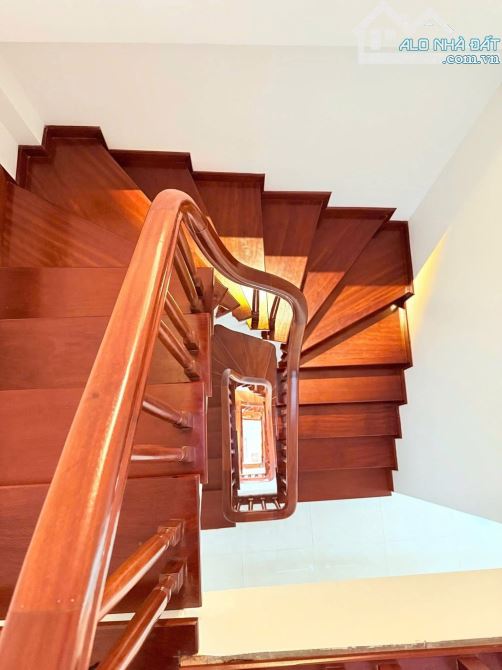 Bán nhà phố Kim Ngưu, Hai Bà Trưng: dt 39m, mt 5m, 5 tầng, giá 8.9 Tỷ, có thương lượng