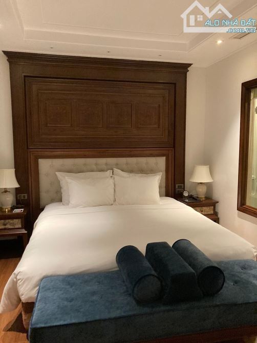 Bán toà khách sạn mặt phố Ngô Quyền DT: 320m2 - 12 Tầng - Mặt tiền 15m - Giá 280 tỷ