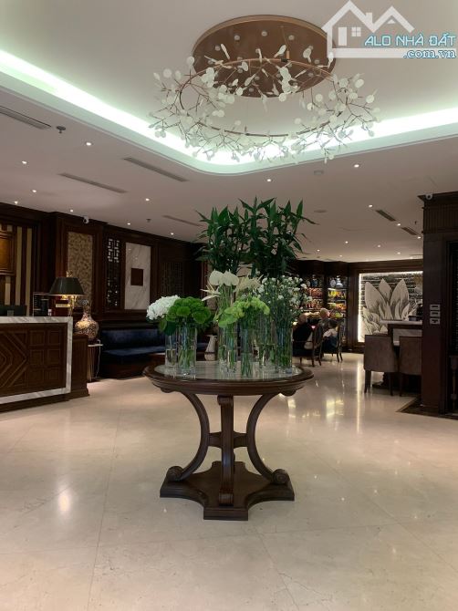 Bán toà khách sạn mặt phố Ngô Quyền DT: 320m2 - 12 Tầng - Mặt tiền 15m - Giá 280 tỷ