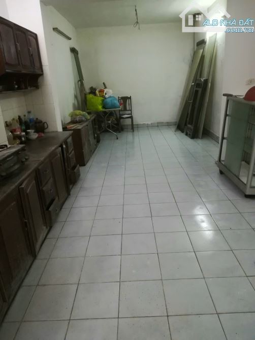 Mặt phố La Thành - kinh doanh siêu đỉnh - ô tô tránh, bán đất tặng nhà